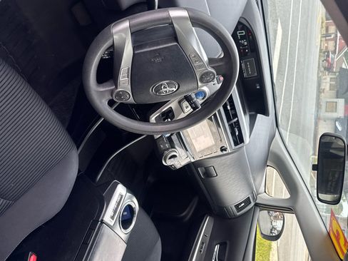 Used 2015 Toyota Prius V Three image 8