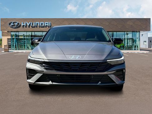 New 2025 Hyundai Elantra SEL image 12