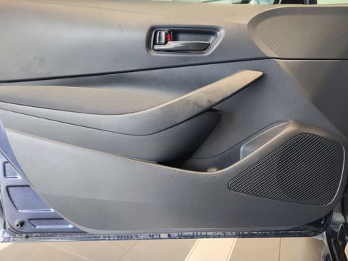 Used 2025 Toyota Corolla LE image 27