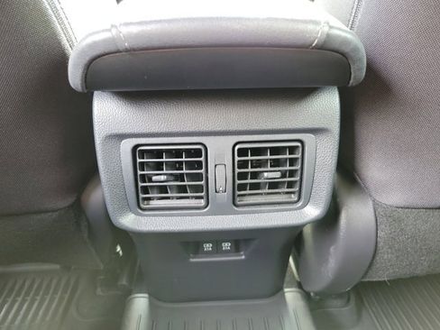 Used 2021 Toyota Venza LE image 16