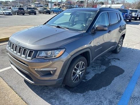Used 2018 Jeep Compass Latitude w/ Cold Weather Group image 3