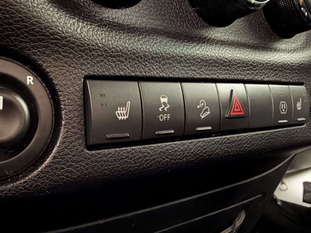 Used 2017 Jeep Wrangler Unlimited Sahara AWD/4WD image 24
