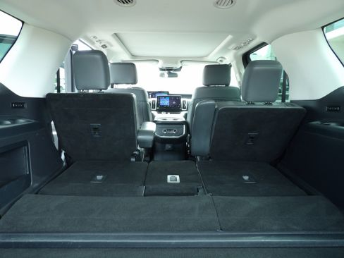 Used 2025 Ford Expedition Active AWD/4WD image 12