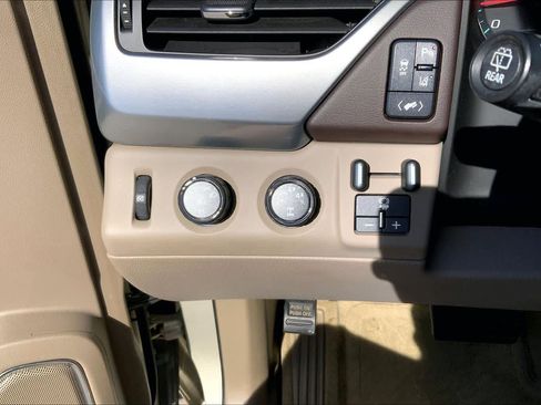 Used 2015 Chevrolet Tahoe LTZ image 32