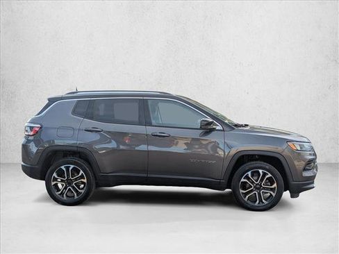 Used 2022 Jeep Compass Limited image 4