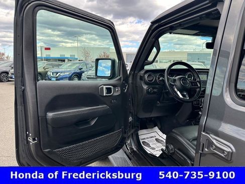 Used 2020 Jeep Wrangler Unlimited Sahara image 30