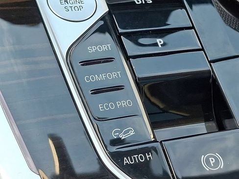 Used 2023 BMW X7 xDrive40i AWD/4WD image 25