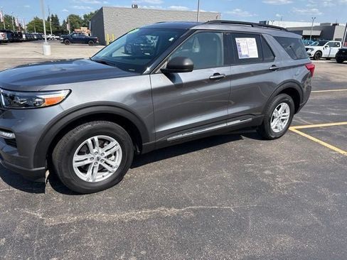Used 2024 Ford Explorer XLT w/ Equipment Group 202A AWD/4WD image 16