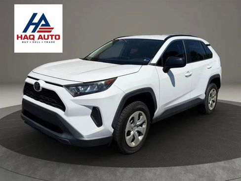 Used 2019 Toyota RAV4 LE FWD image 1