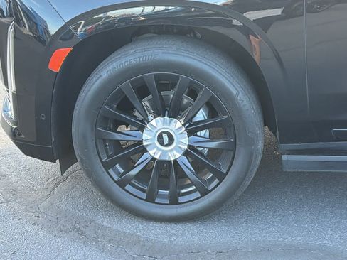 Used 2023 Cadillac Escalade Sport Platinum w/ Heavy-Duty Trailer Package AWD/4WD image 9