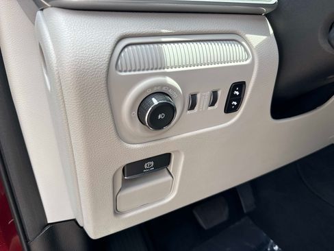 Used 2023 Jeep Wagoneer Series II w/ Convenience Group I AWD/4WD image 24