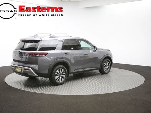 Used 2023 Nissan Pathfinder SL AWD/4WD image 40