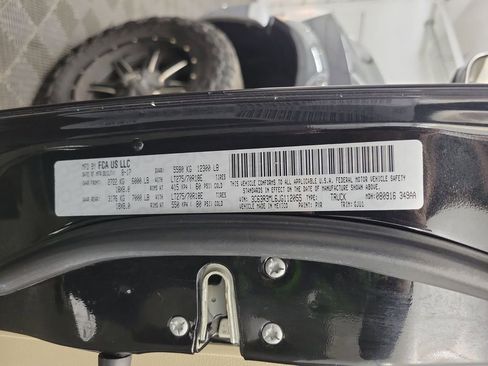 Used 2018 RAM 3500 Laramie w/ Cold Weather Group image 17