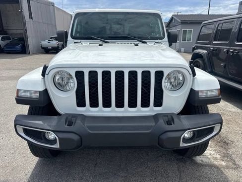 Used 2022 Jeep Gladiator Sport AWD/4WD image 2