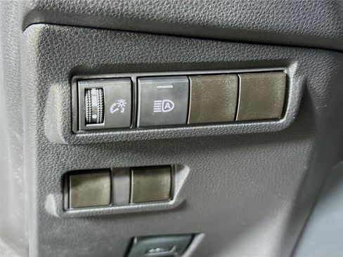 Used 2025 Toyota Corolla Cross LE w/ Moonroof Package image 12