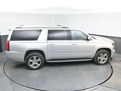 Used 2020 Chevrolet Suburban Premier AWD/4WD image 45