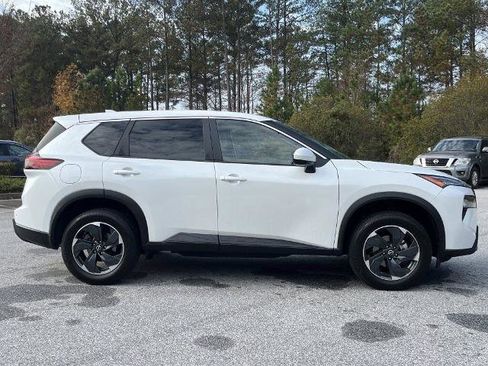 Certified 2025 Nissan Rogue SV image 26
