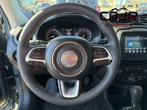 Used 2018 Jeep Renegade Latitude w/ Popular Equipment Group image 41