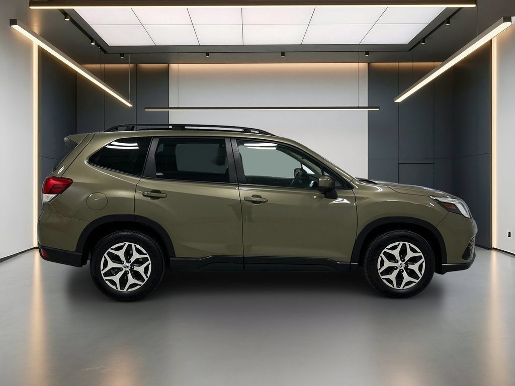 Used 2023 Subaru Forester Premium AWD/4WD image 7