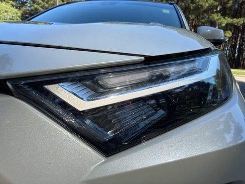 Used 2022 Toyota RAV4 XLE Premium FWD image 11