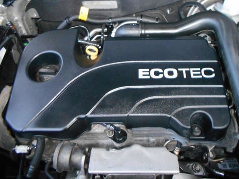 Used 2019 Chevrolet Equinox LT w/ Driver Convenience Package image 5