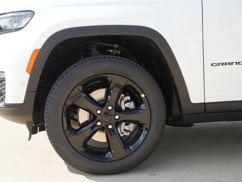 New 2025 Jeep Grand Cherokee L Limited w/ Luxury Tech Group II RWD image 5