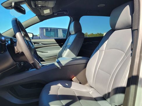 Used 2022 Buick Enclave Essence image 14