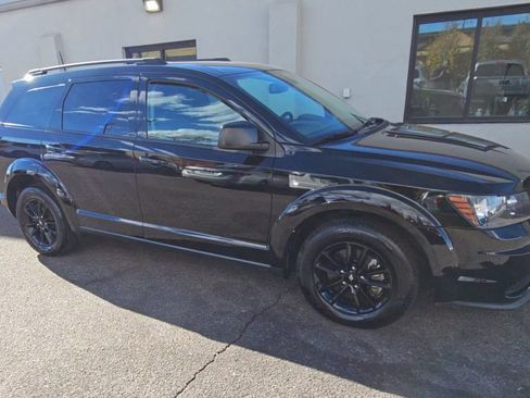 Used 2020 Dodge Journey SE w/ Blacktop Package image 9