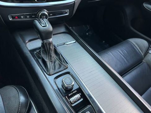 Used 2020 Volvo S60 T5 R-Design image 27