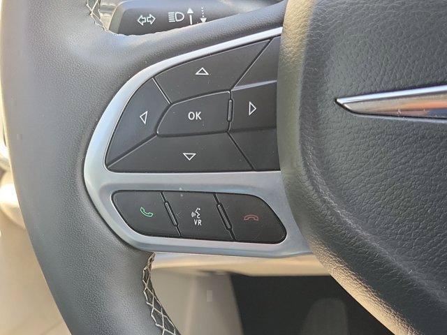 Used 2024 Chrysler Pacifica Limited FWD image 25