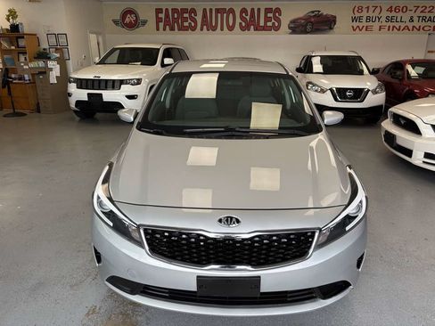 Used 2018 Kia Forte LX FWD image 1