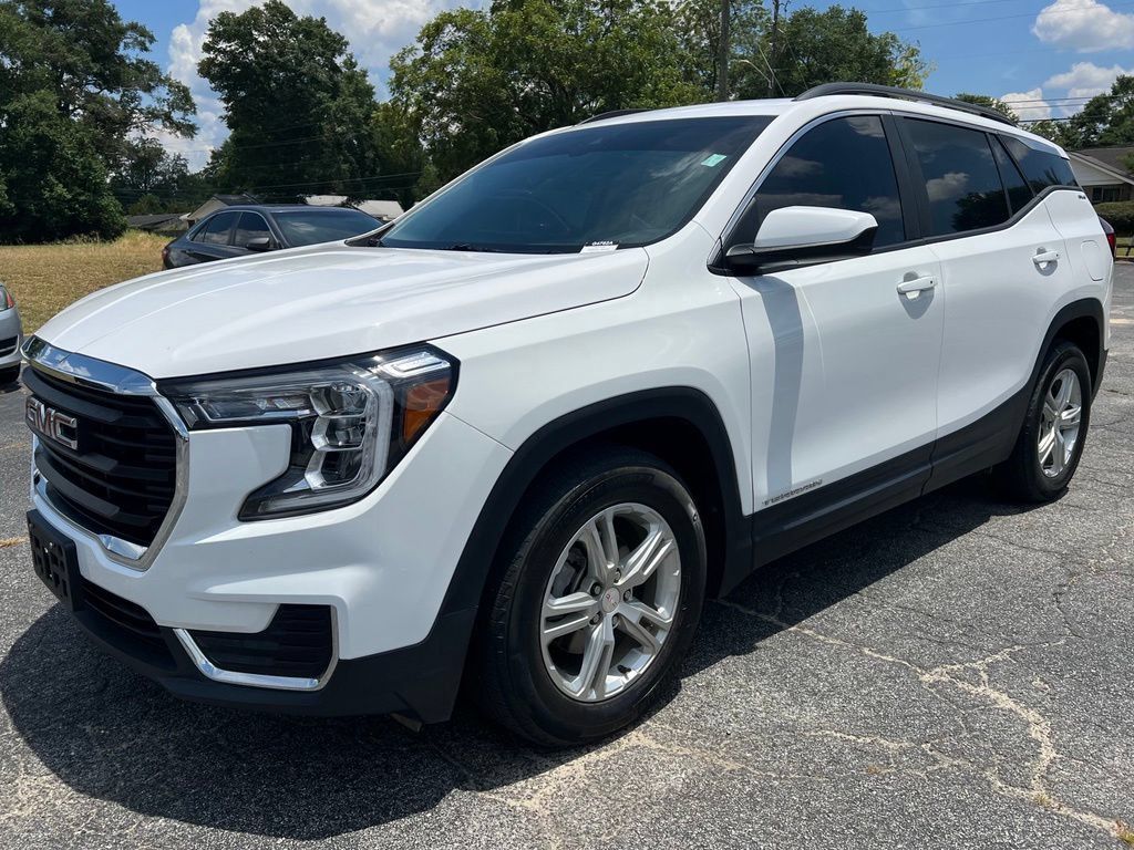 Used 2023 GMC Terrain SLE w/ Driver Convenience Package FWD image 9