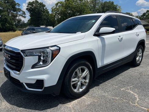 Used 2023 GMC Terrain SLE w/ Driver Convenience Package FWD image 9