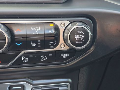 Used 2020 Jeep Wrangler Unlimited Sahara image 18