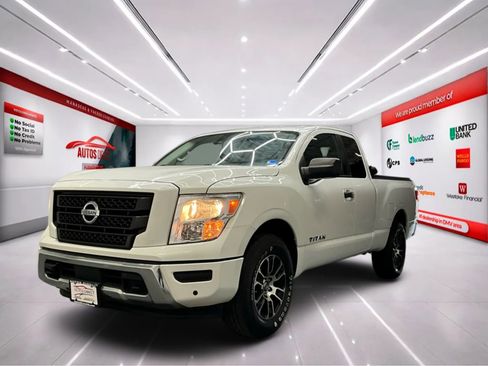 Used 2022 Nissan Titan SV image 4