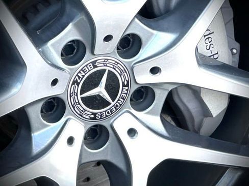 Used 2019 Mercedes-Benz GLC 300 4MATIC image 11