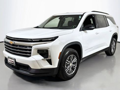Used 2026 Chevrolet Traverse LT AWD/4WD image 1