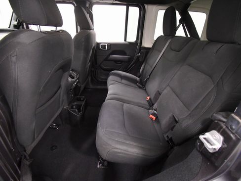 Used 2022 Jeep Wrangler Unlimited Sahara w/ Cold Weather Group image 14