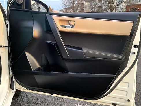 Used 2016 Toyota Corolla LE image 22