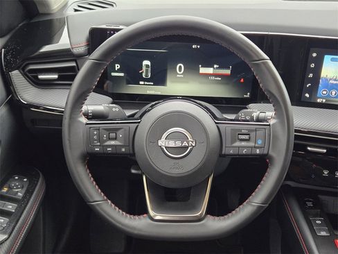 Used 2025 Nissan Kicks SR image 18