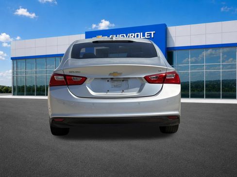 Used 2018 Chevrolet Malibu LT w/ Driver Confidence Package FWD image 6