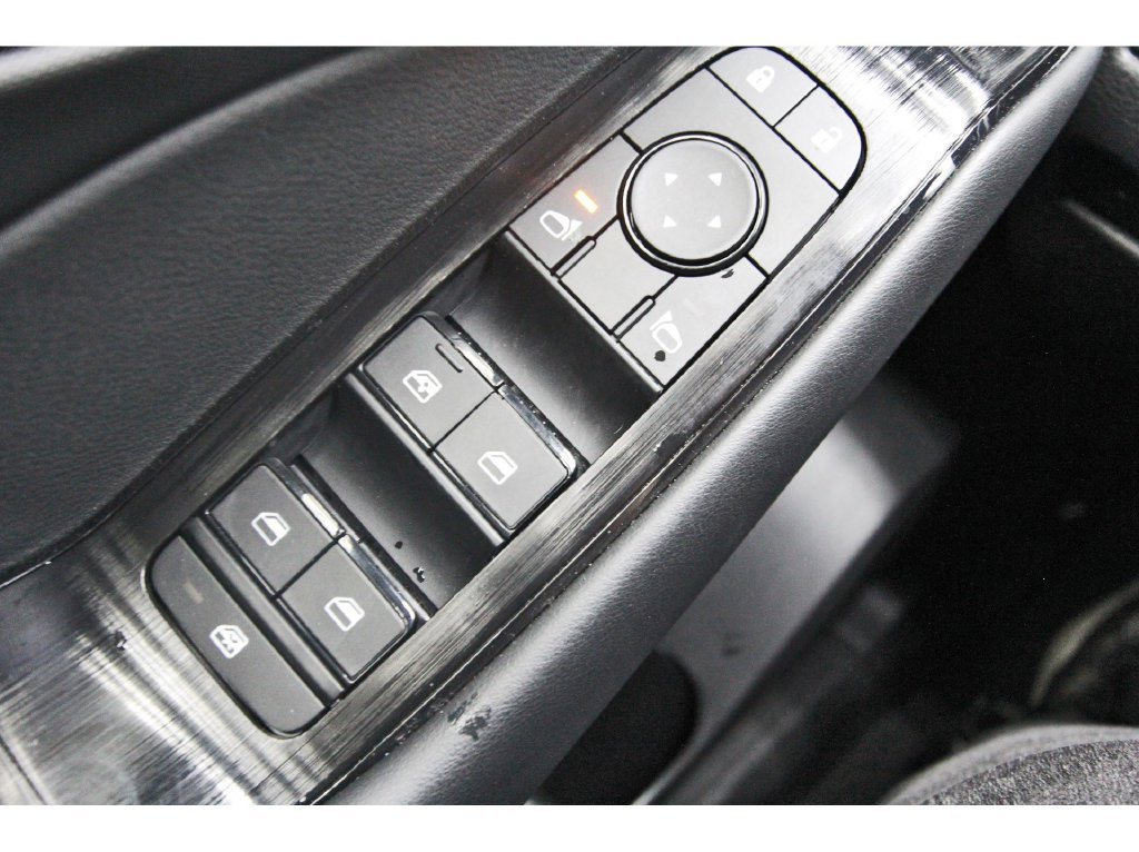 Certified 2025 Nissan Rogue S FWD image 18