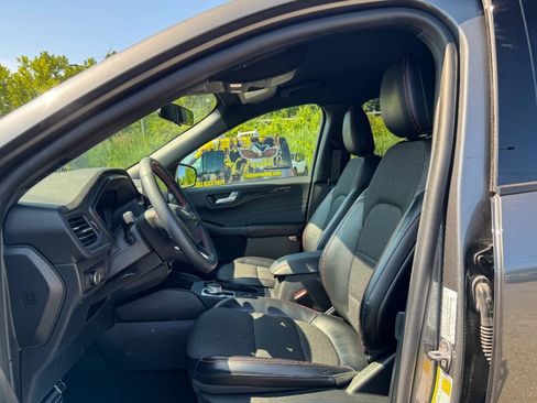 Used 2023 Ford Escape ST-Line w/ Tech Pack #1 AWD/4WD image 19