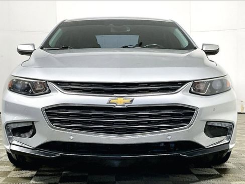 Used 2017 Chevrolet Malibu LT w/ Driver Confidence Package image 3