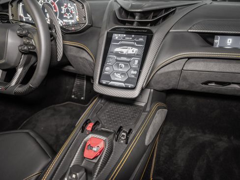 Used 2024 Lamborghini Revuelto image 33