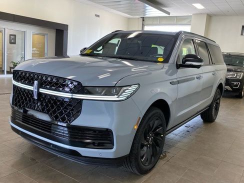 New 2025 Lincoln Navigator L Reserve w/ Jet Appearance Package image 4