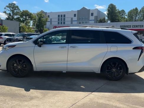 Used 2023 Toyota Sienna XSE image 3