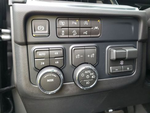 New 2026 Chevrolet Suburban Premier image 26