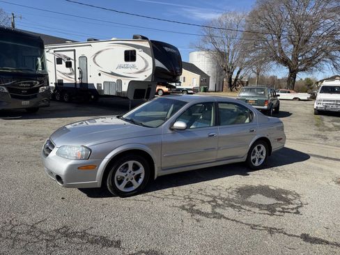 Used 2003 Nissan Maxima GXE image 2