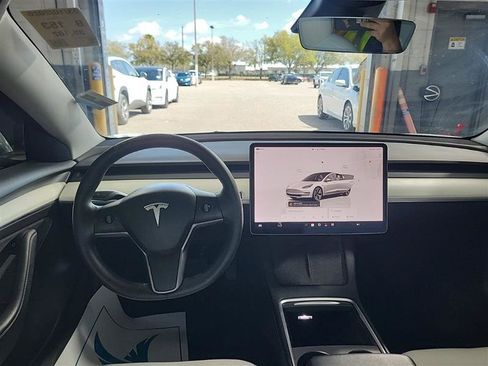Used 2022 Tesla Model 3 Standard Range image 9
